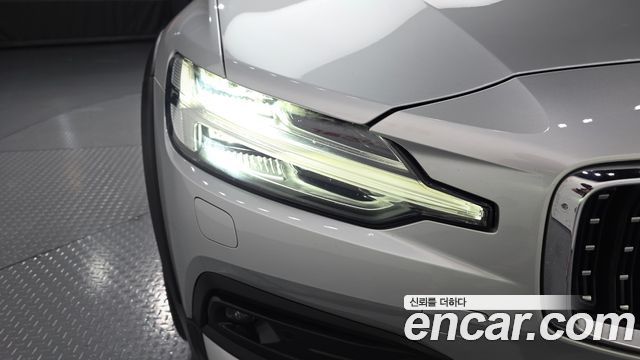 Volvo V60 2021 — photo 8