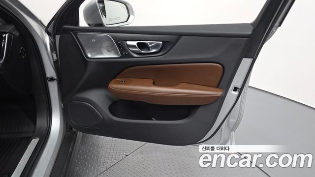 Volvo V60 2021 — photo 14