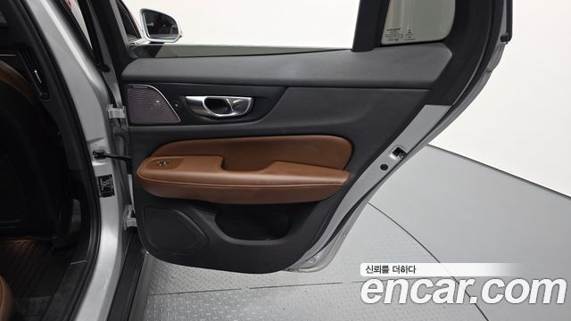 Volvo V60 2021 — photo 15