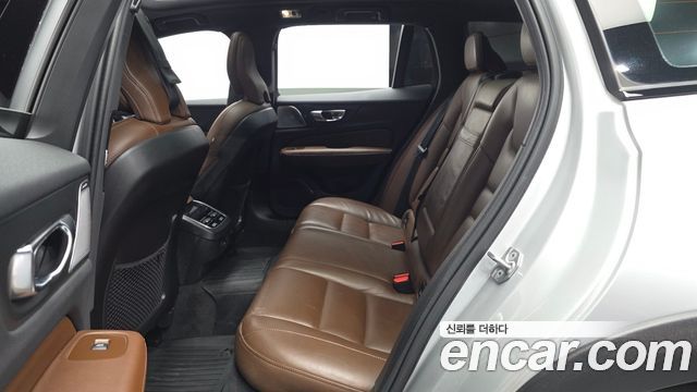 Volvo V60 2021 — photo 16