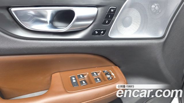 Volvo V60 2021 — photo 30