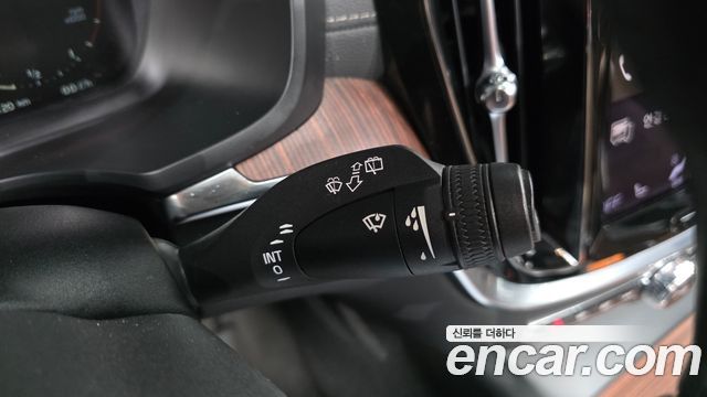 Volvo V60 2021 — photo 33