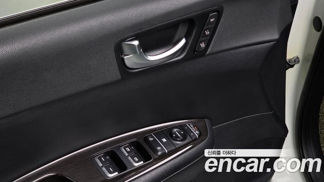 Kia K5 2017 — photo 16