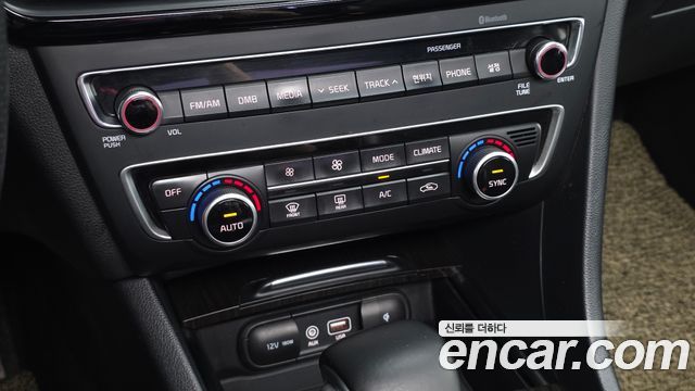 Kia K5 2017 — photo 18