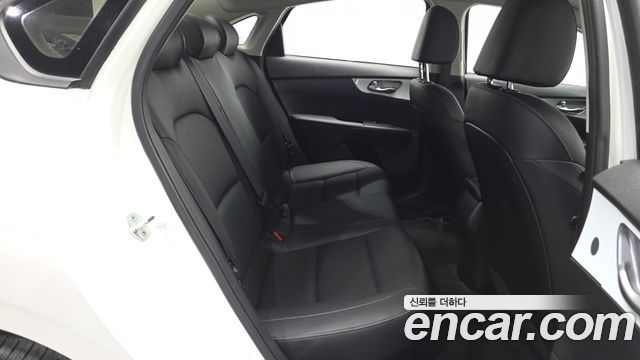 Kia K3 2022 — photo 11