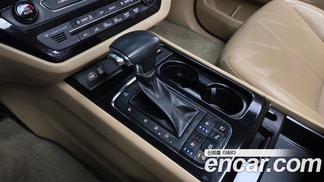 Kia Canival 2018 — photo 12