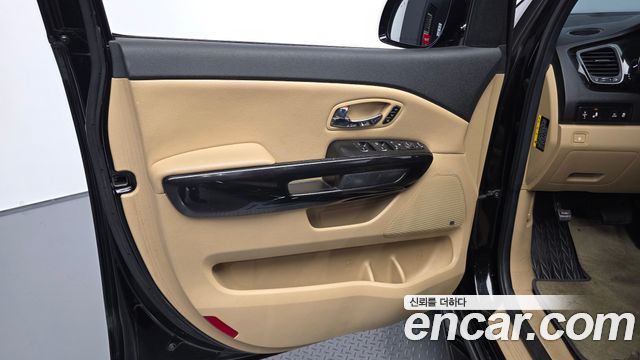 Kia Canival 2018 — photo 15