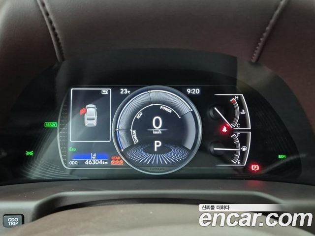 Lexus ES 2019 — photo 11