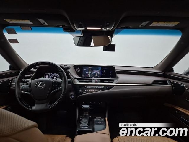 Lexus ES 2019 — photo 12