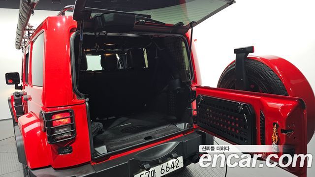 Jeep Wrangler 2017 — photo 19