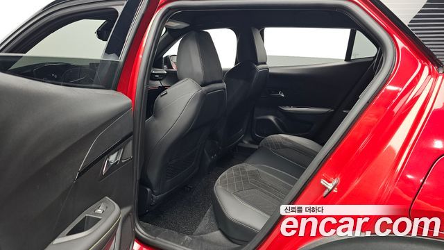 Peugeot 2008 2023 — photo 18