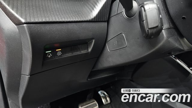 Peugeot 2008 2023 — photo 22