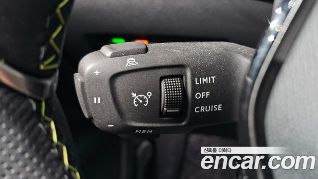 Peugeot 2008 2023 — photo 24