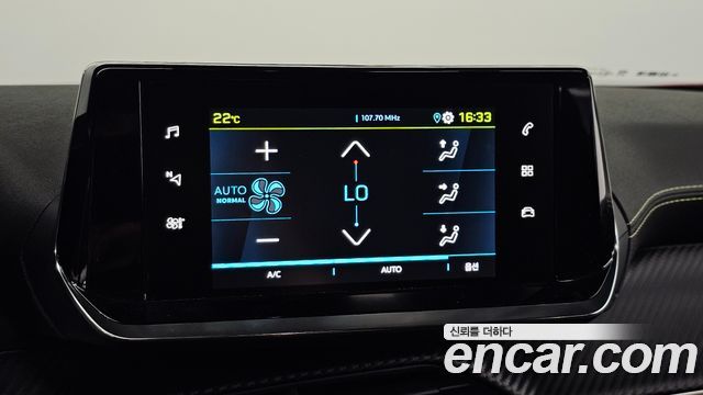 Peugeot 2008 2023 — photo 29