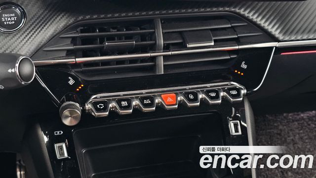 Peugeot 2008 2023 — photo 30