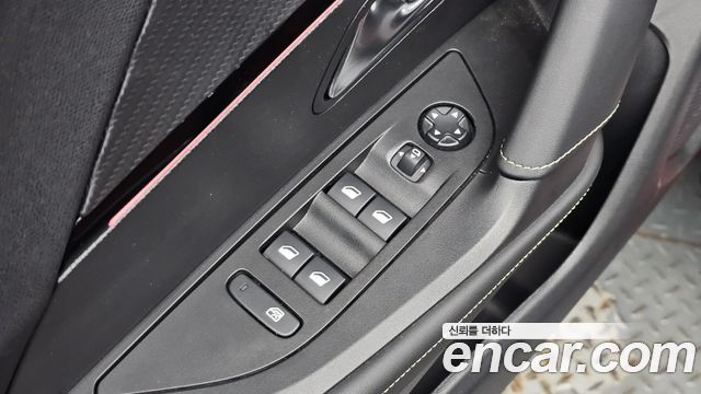 Peugeot 2008 2023 — photo 32