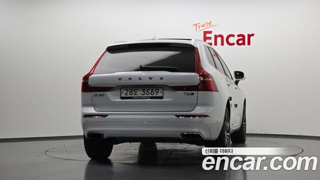 Volvo XC60 2018 — photo 4
