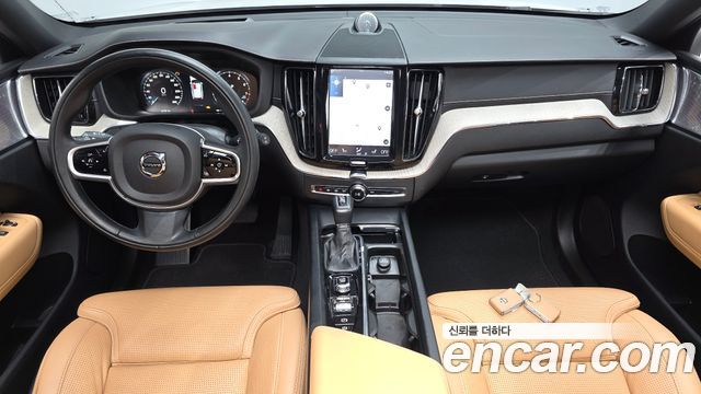Volvo XC60 2018 — photo 10