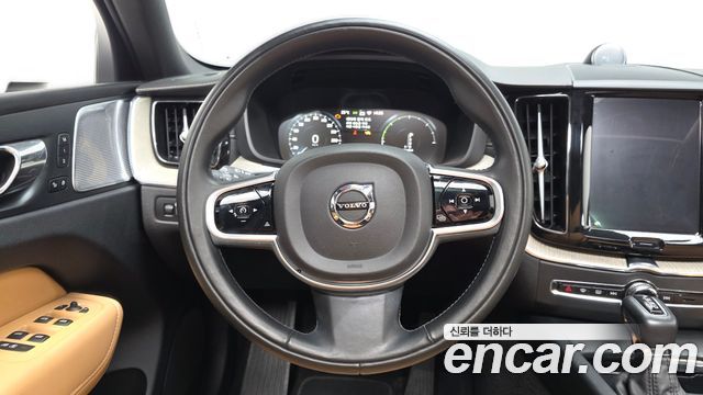 Volvo XC60 2018 — photo 19