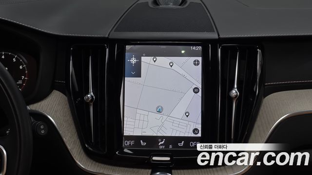 Volvo XC60 2018 — photo 20