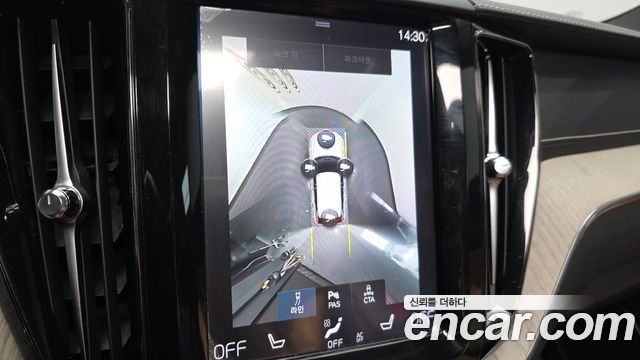 Volvo XC60 2018 — photo 21