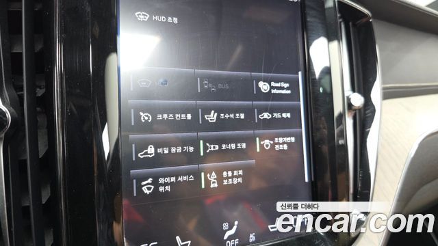 Volvo XC60 2018 — photo 22
