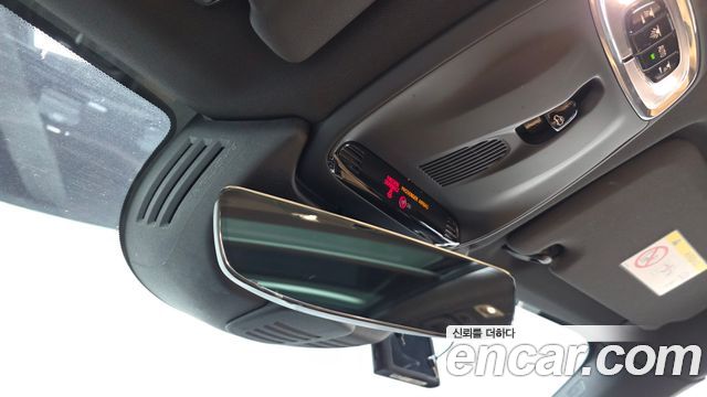 Volvo XC60 2018 — photo 25