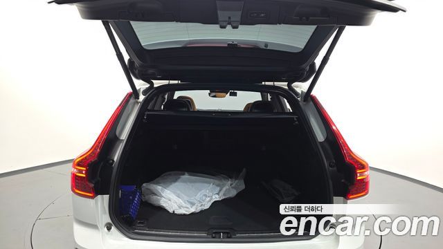 Volvo XC60 2018 — photo 26