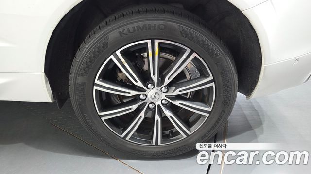 Volvo XC60 2018 — photo 7
