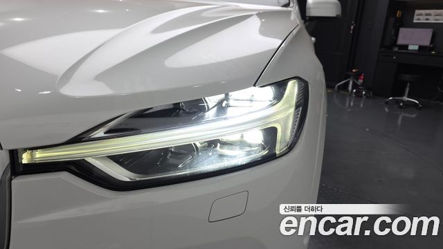 Volvo XC60 2018 — photo 8