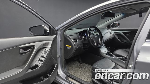 Hyundai AVANTE 2014 — photo 10