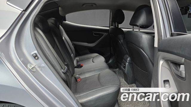 Hyundai AVANTE 2014 — photo 12