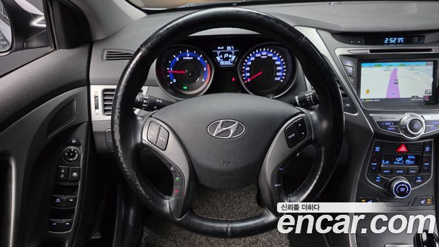 Hyundai AVANTE 2014 — photo 13