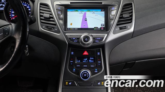 Hyundai AVANTE 2014 — photo 14