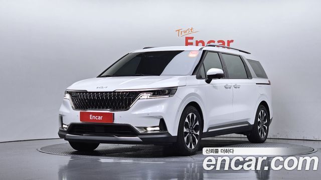 Kia Canival 2023 — photo 1