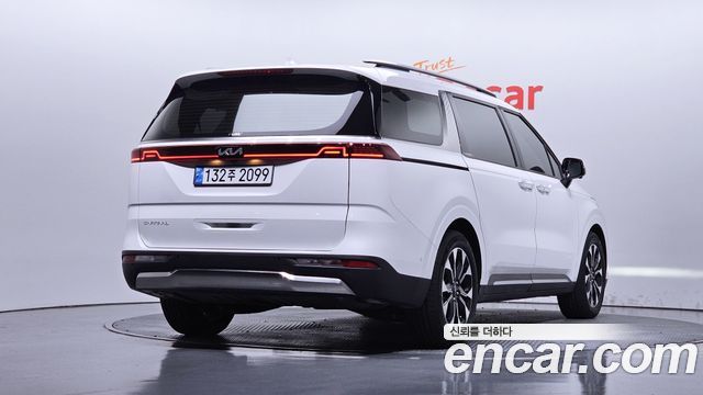 Kia Canival 2023 — photo 2