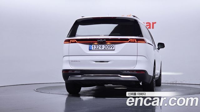 Kia Canival 2023 — photo 4