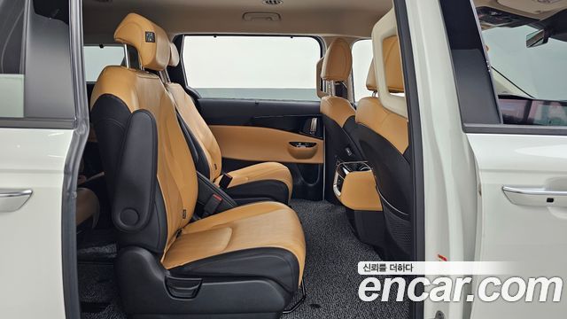 Kia Canival 2023 — photo 18