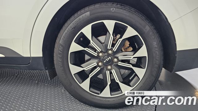 Kia Canival 2023 — photo 7