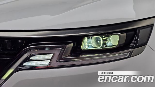 Kia Canival 2023 — photo 8