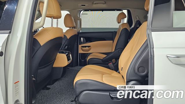 Kia Canival 2023 — photo 16
