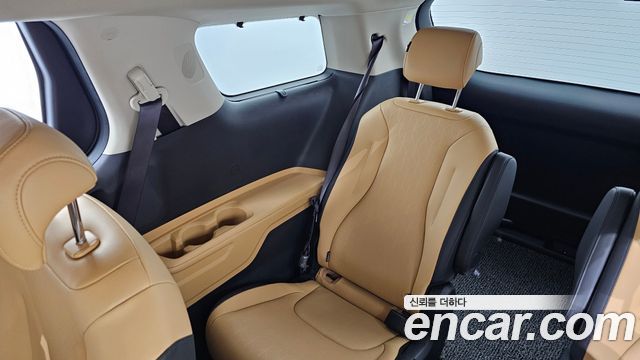Kia Canival 2023 — photo 35