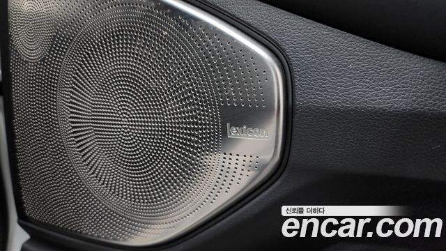 Genesis G90 2019 — photo 35