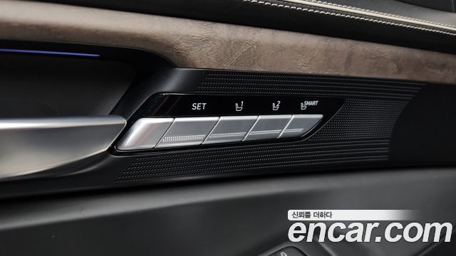 Genesis G90 2019 — photo 36