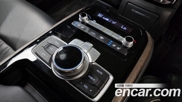 Genesis G90 2019 — photo 38