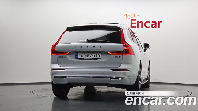 Volvo XC60 2023 — photo 4