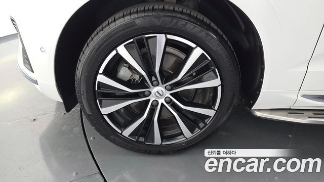 Volvo XC60 2023 — photo 5