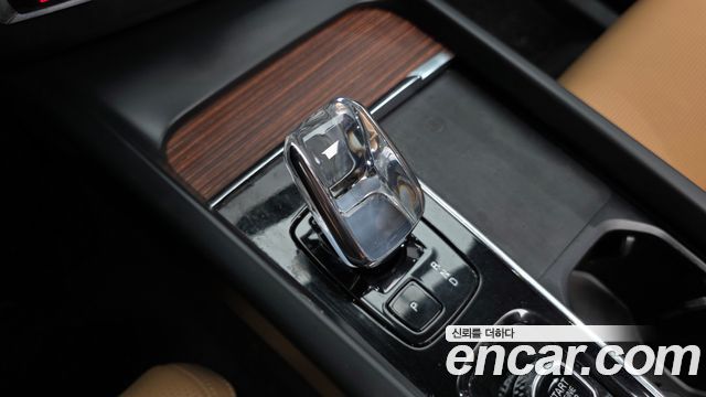 Volvo XC60 2023 — photo 12