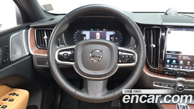 Volvo XC60 2023 — photo 19