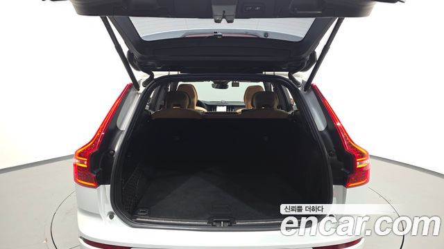Volvo XC60 2023 — photo 26